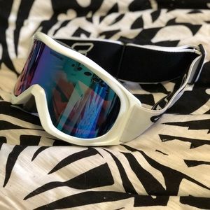 Snowboard goggles